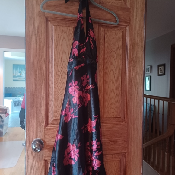 Beautiful summer dress for all occasions - Picture 3 of 10